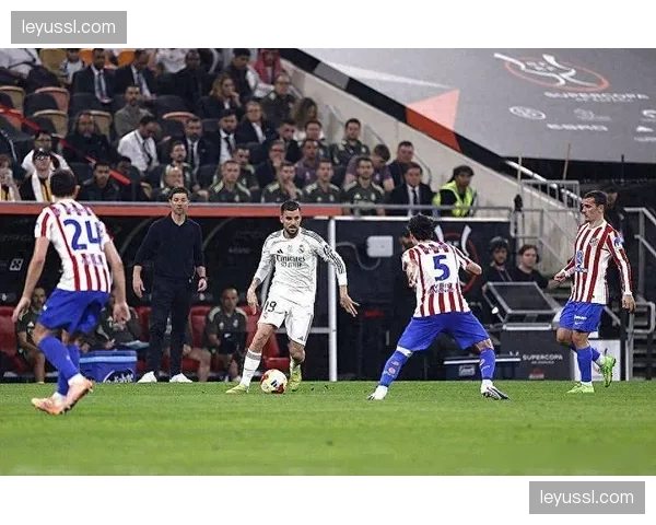 皇马演练新阵型，据悉将安排楚阿梅尼更多协防左肋，以应对萨卡的冲击